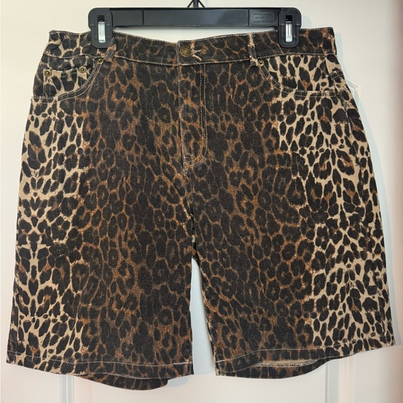 Edikted Brown Leopard Print Women’s Shorts size large - Picture 1 of 10